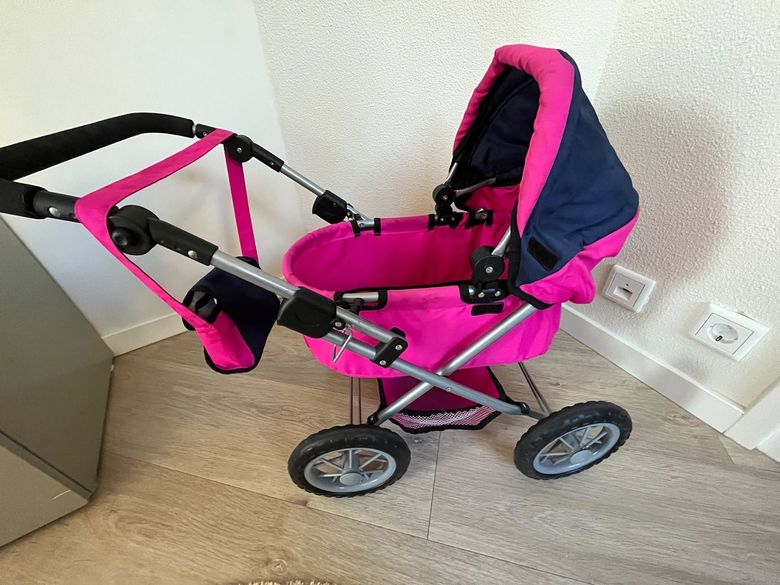 Roze poppenwagen met vlinderdesign, Ophalen, Gebruikt, Babypop