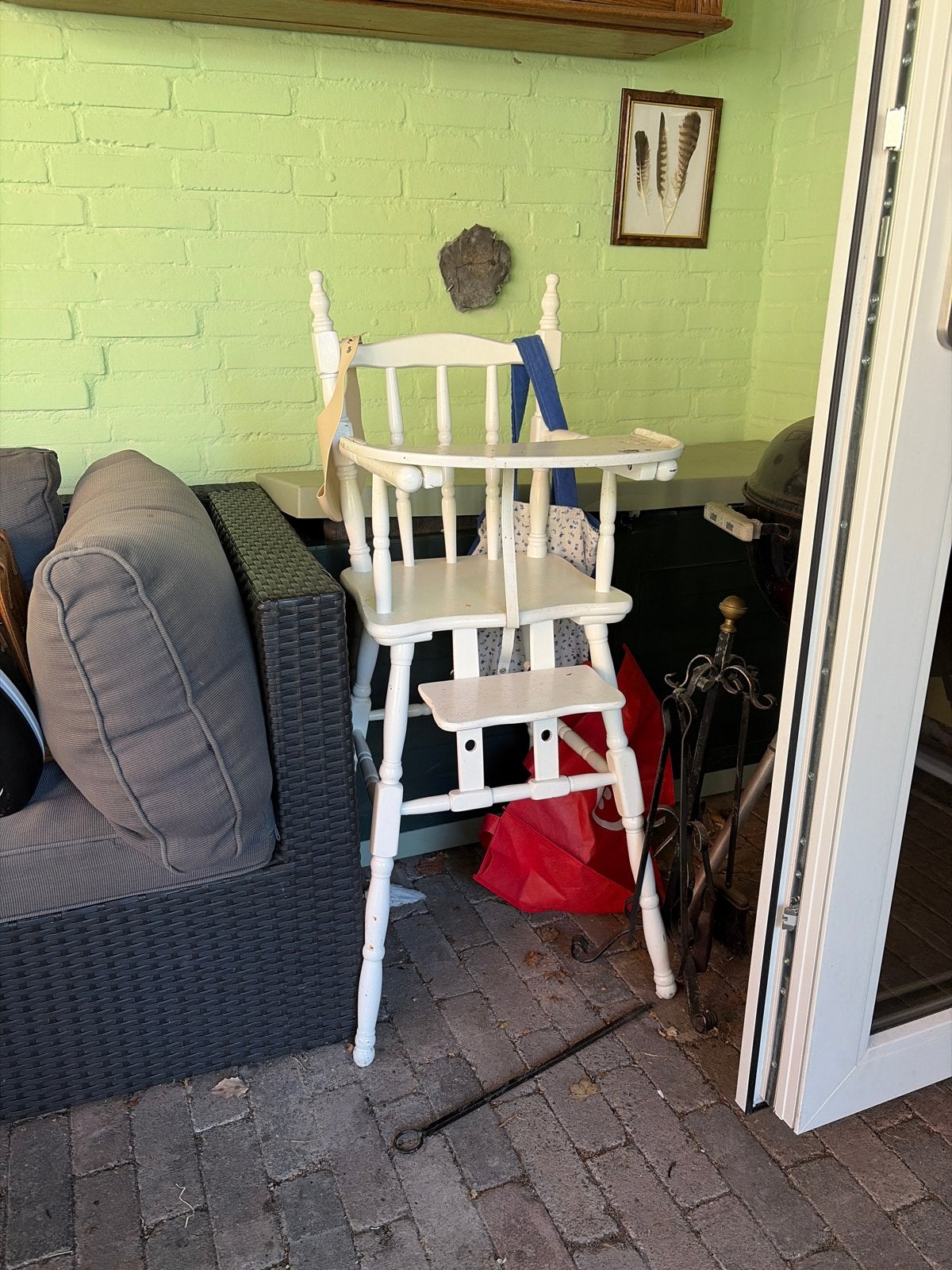 Witte houten kinderstoel met eetblad - opknapper, Kinderen en Baby's, Kinderstoelen, Ophalen, Gebruikt, Overige typen, Aanschuifbaar