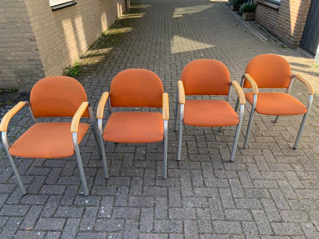 6 Stoelen en 2 bijbehorende krukjes, Ophalen, Overige kleuren, Zo goed als nieuw, Stof
