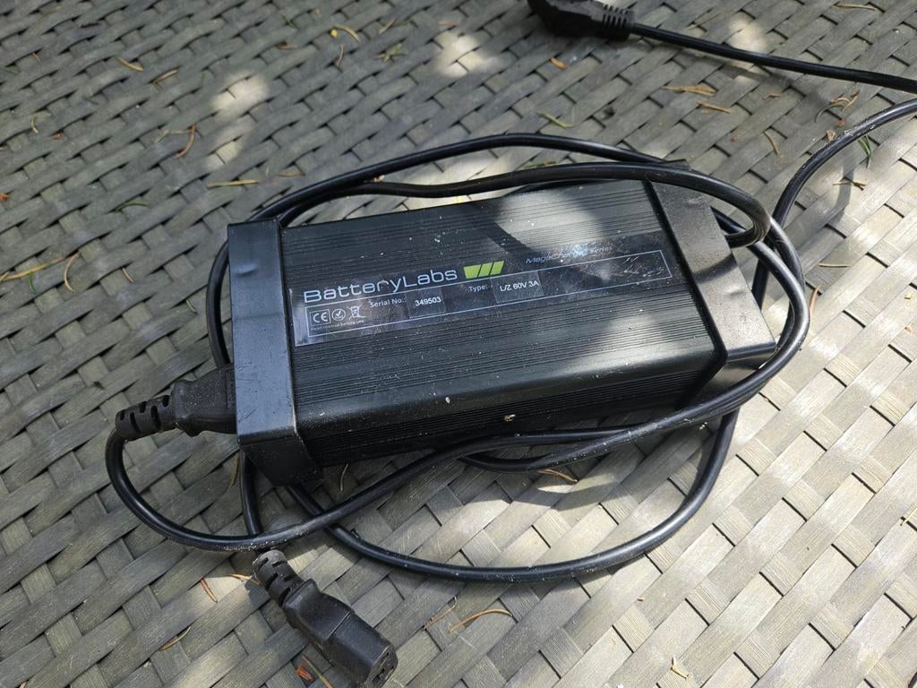 60V Acculader voor Loodaccu Scooters - BatteryLabs, Ophalen