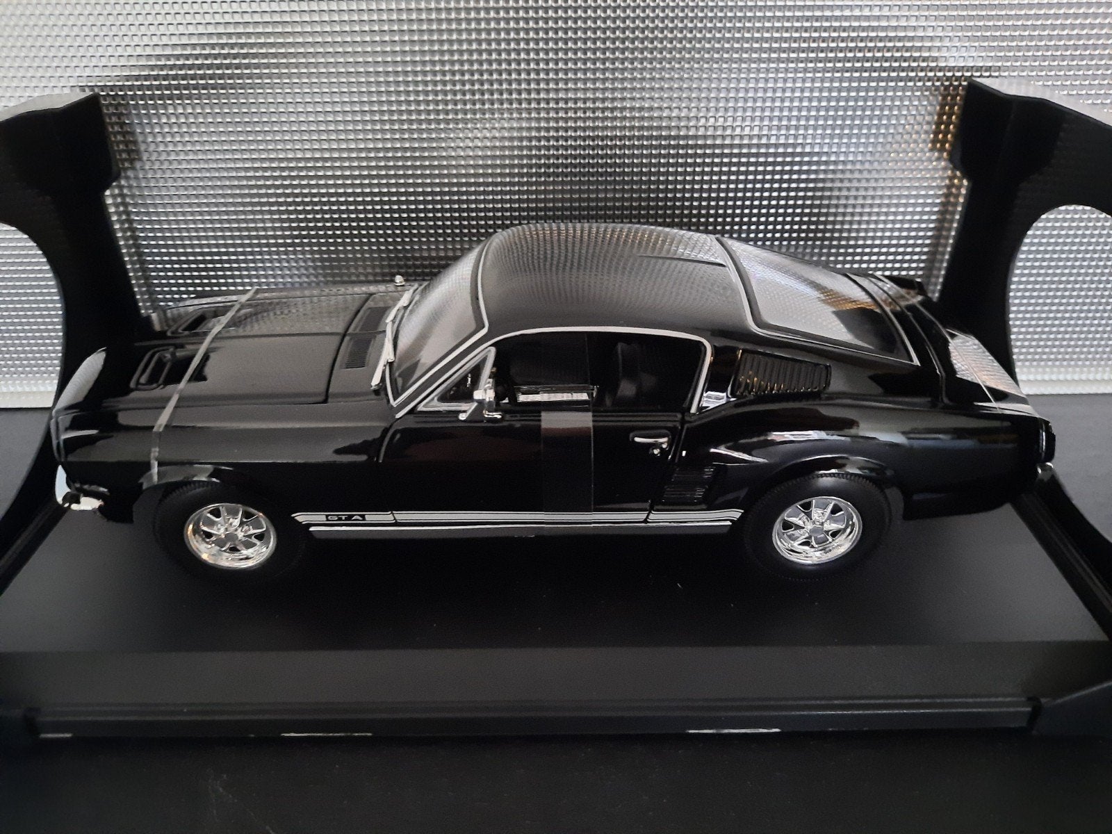 Ford Mustang GTA Fastback 1967 Schaal 1:18, Hobby en Vrije tijd, Modelauto's | 1:18, Maisto, Auto, Nieuw, Ophalen of Verzenden