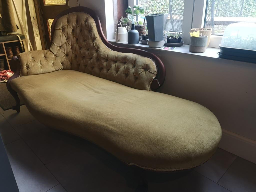 Antieke okergele chaise longue met donker hout, Ophalen of Verzenden