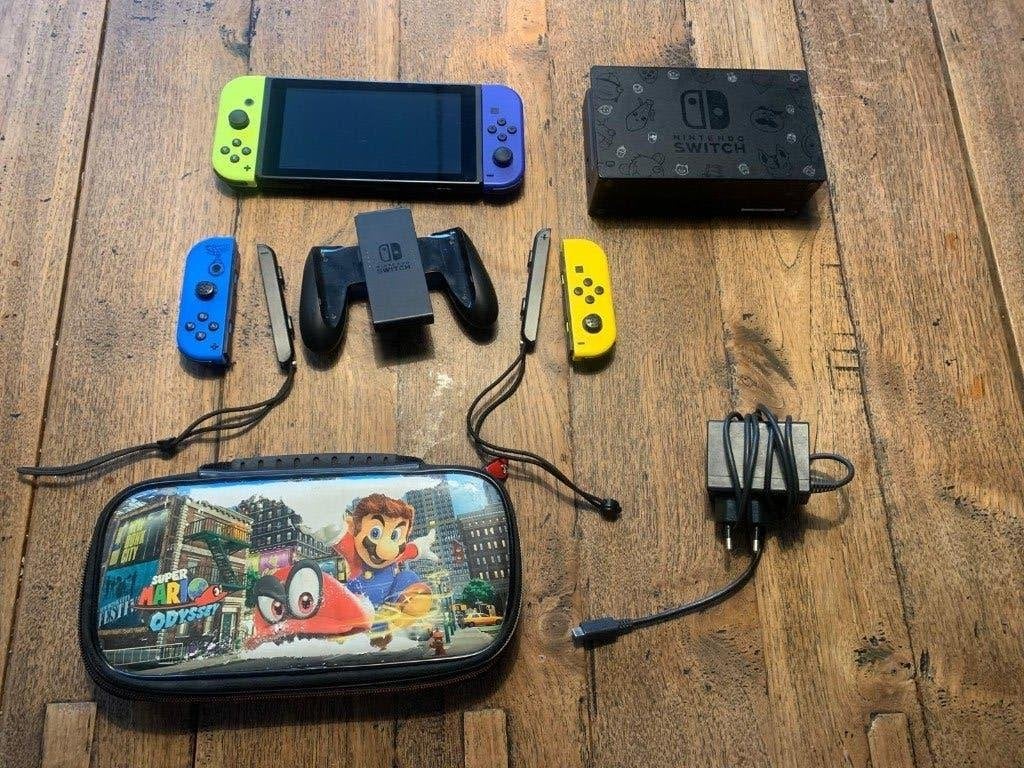 Nintendo Switch Fortnite edition, Spelcomputers en Games, Spelcomputers | Nintendo Switch, Gebruikt, Switch Original, Met 2 controllers