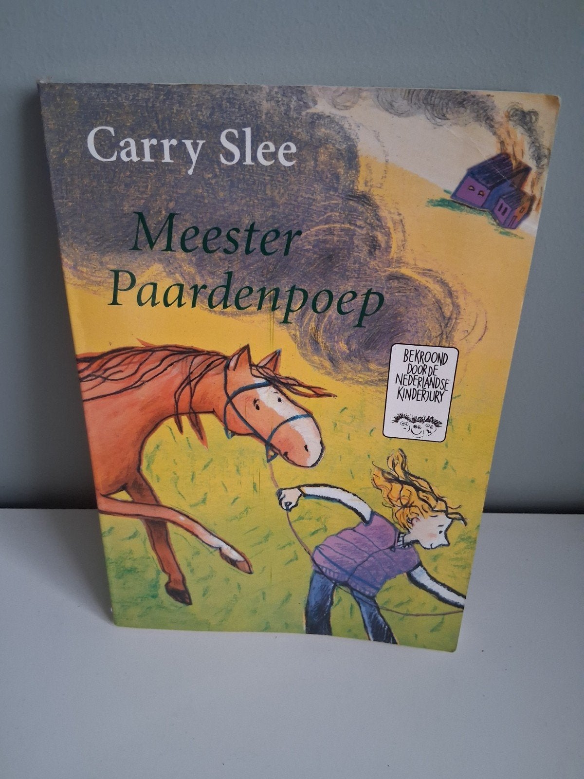 Meester Paardenpoep - Carry Slee (Kinderboek), Ophalen of Verzenden, Gelezen, Carry Slee, Fictie