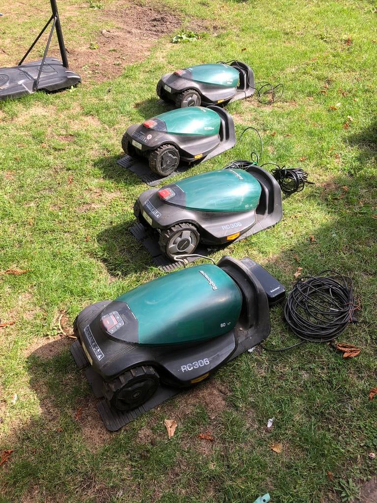 Robomow maaiers te koop met docking station en toebehoren, Tuin en Terras, Robotmaaiers, Ophalen of Verzenden, Zo goed als nieuw