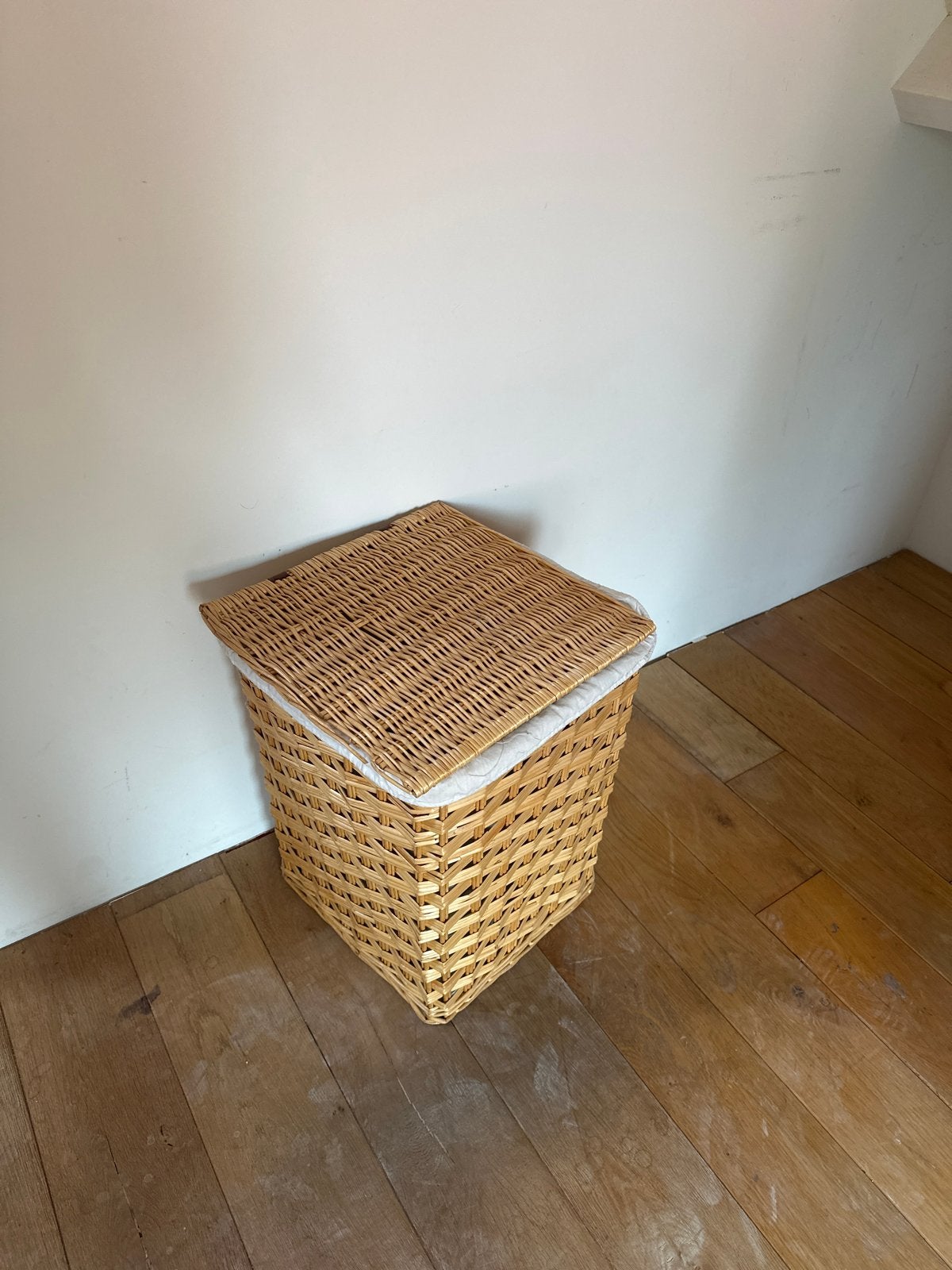 Rieten wasmand / speelgoedmand met deksel, Huis en Inrichting, Ophalen, Gebruikt, Gevlochten, Mand