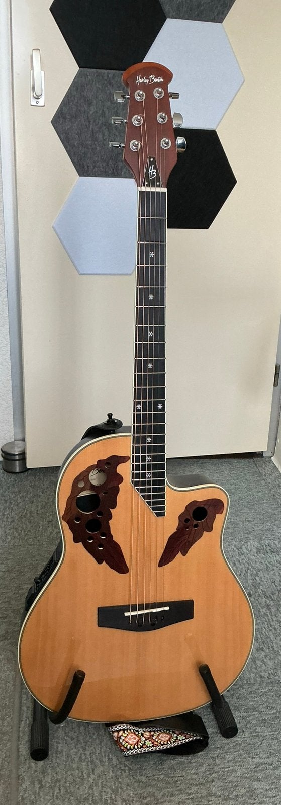 Harley Benton Ovation model roundback gitaar, Ophalen, Zo goed als nieuw, Western- of Steelstringgitaar, Met (piezo-)element