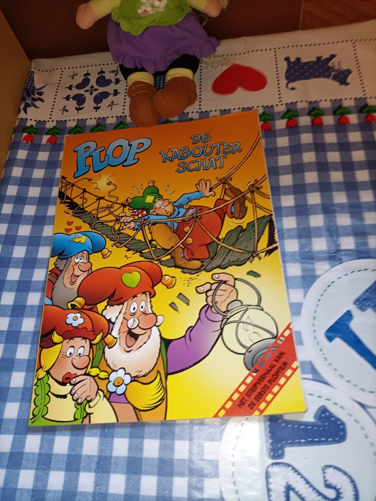 Kabouter Kwebbel knuffel 23 cm + stripboek Kabouterschat, Ophalen of Verzenden, Zo goed als nieuw, Overige typen