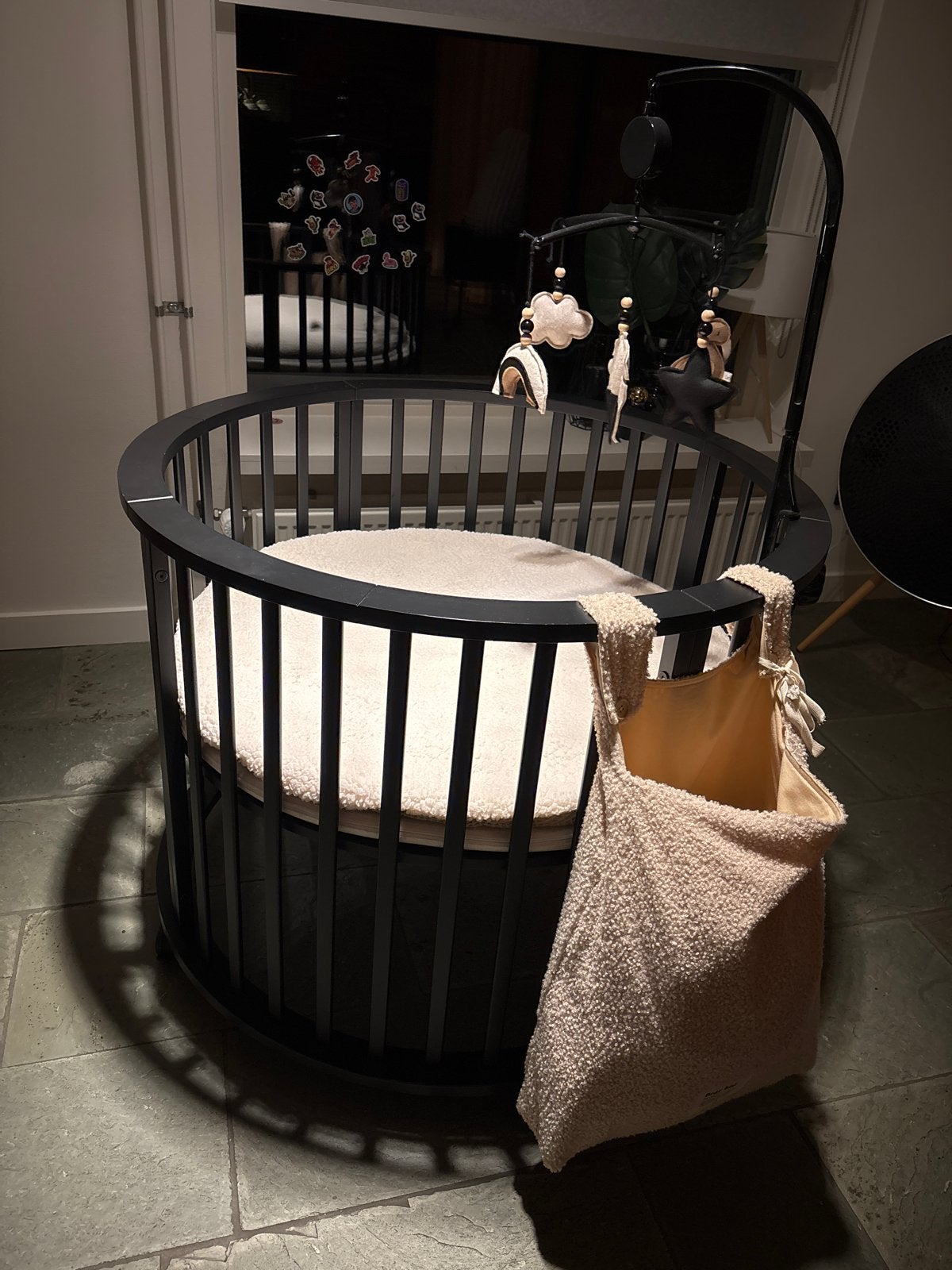 Europe Baby Circa Ronde Box + matras, mobiel, kleden, zak., Ophalen, Zo goed als nieuw, Rond, In hoogte verstelbaar