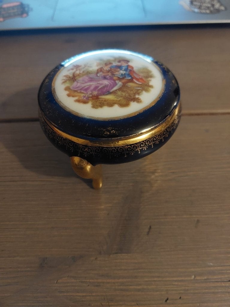 Vintage Porseleinen Juwelendoosje met Romantisch Tafereel, Ophalen of Verzenden