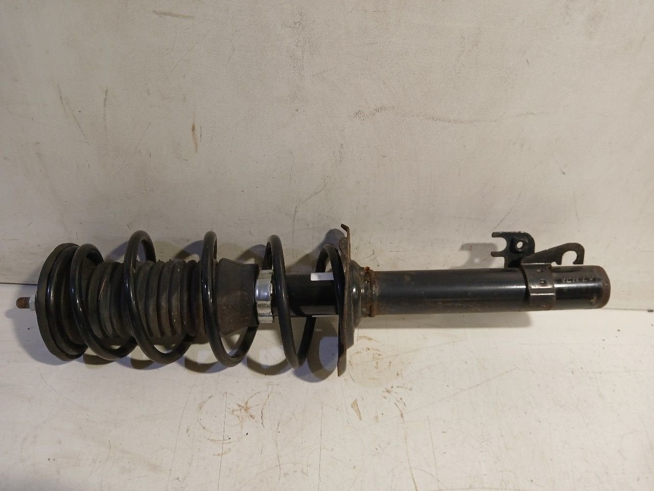 Veerpoot links voor Peugeot 108, Auto-onderdelen, Onderdelen@venauto.nl, Van der Ven Autorecycling B.V., Gebruikt, Ettenseweg 76, 4706 PB Roosendaal, The Netherlands