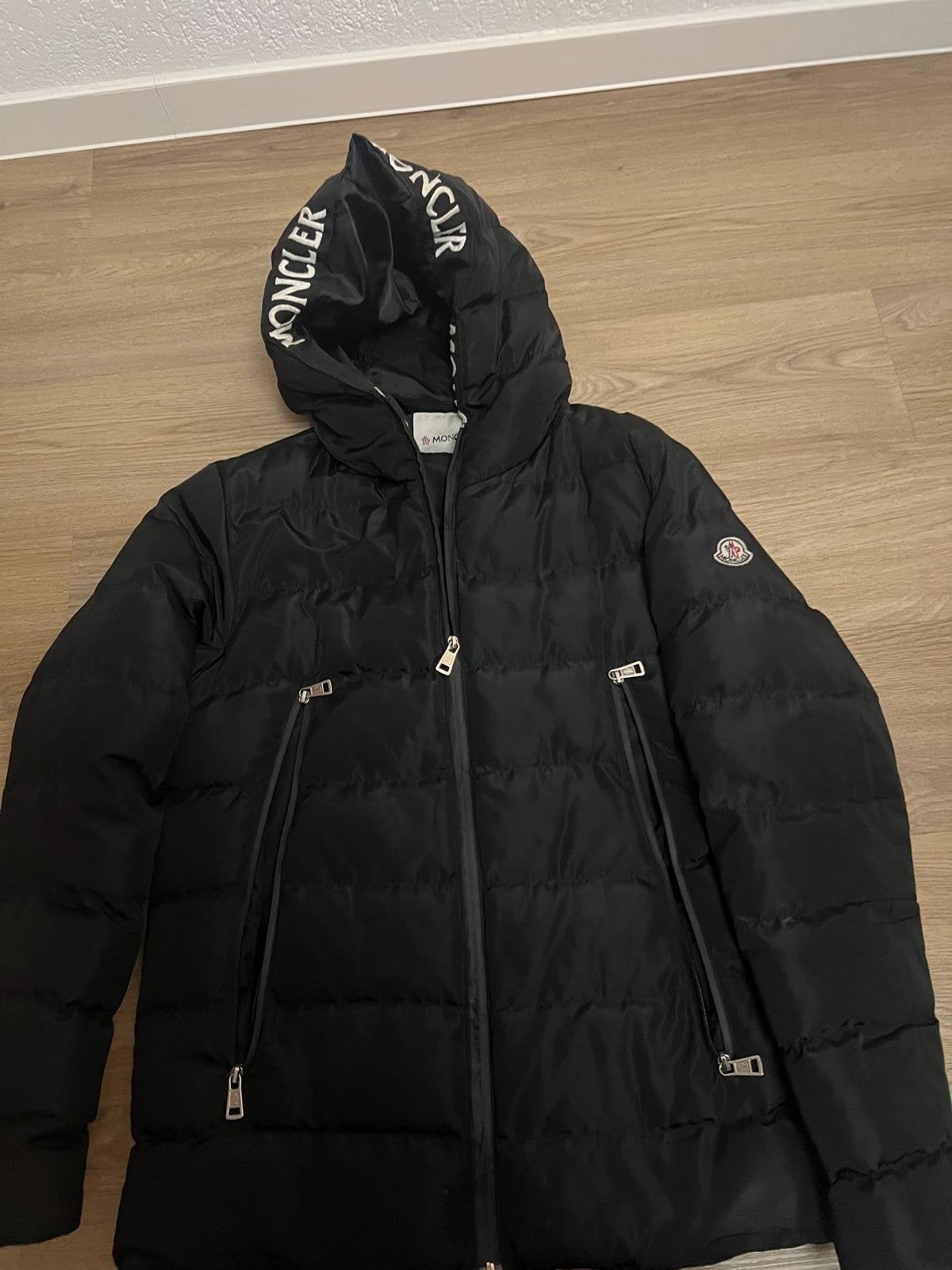 Moncler Puffer Jas Zwart Maat M, Ophalen of Verzenden, Zo goed als nieuw, Maat 48/50 (M), Zwart