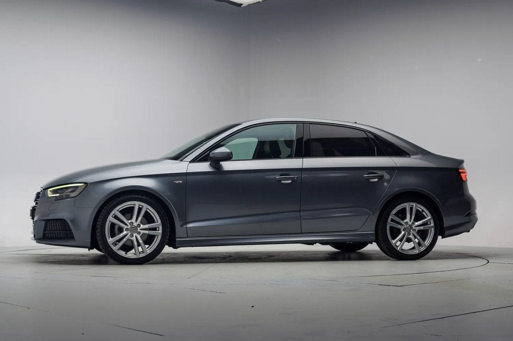 Audi A3 LIMOUSINE 30 TFSI S-Line [ Navigatie Full LED Climat, Gebruikt, 116 pk, Handgeschakeld, 3 cilinders