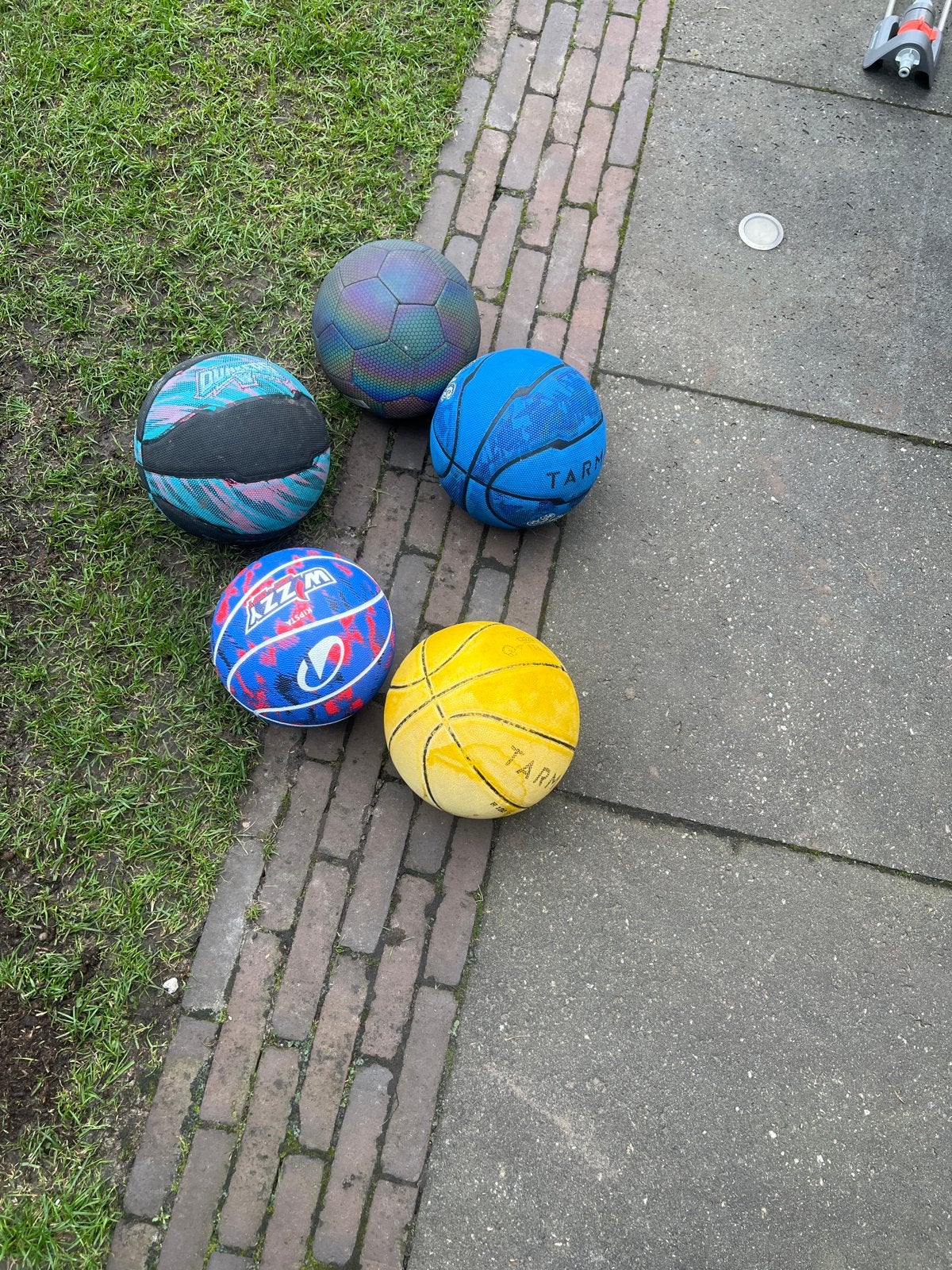Diverse sportballen: basketbal en voetbal, Sport en Fitness, Ophalen, Gebruikt, Bal
