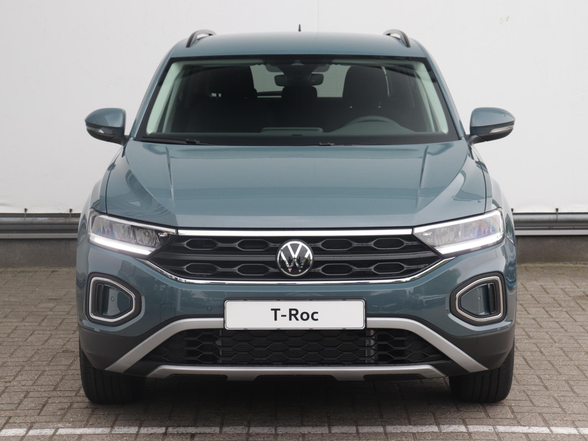 Volkswagen T-Roc Life Edition 1.0 TSI 116pk | Trekhaak | Ach, Voorwielaandrijving, Stof, Zwart, Blauw