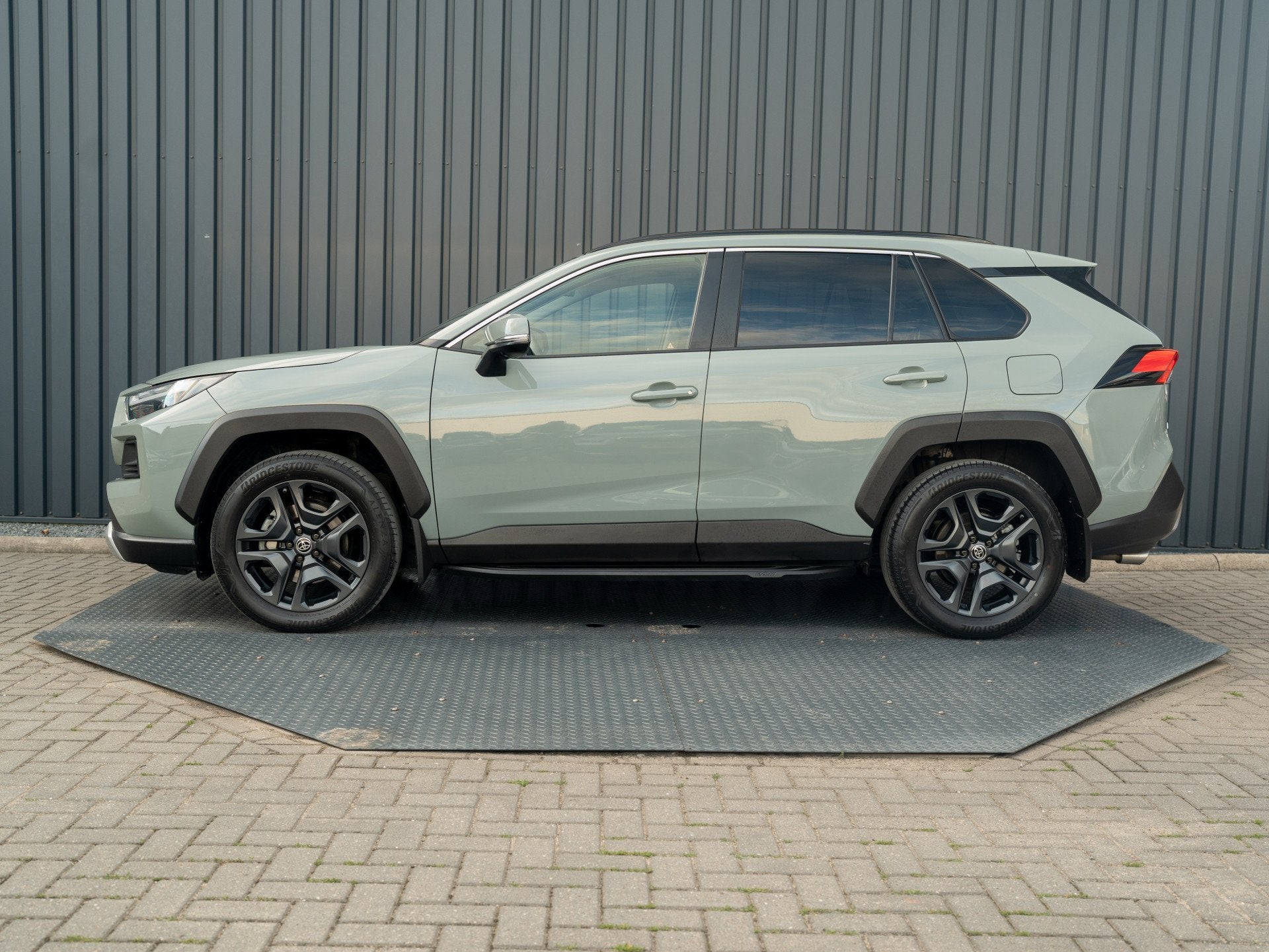 Toyota RAV4 2.5 Hybrid AWD ADVENTURE | Bearlock | Trekhaak a, Automaat, 12 maanden, Gebruikt, 4 cilinders
