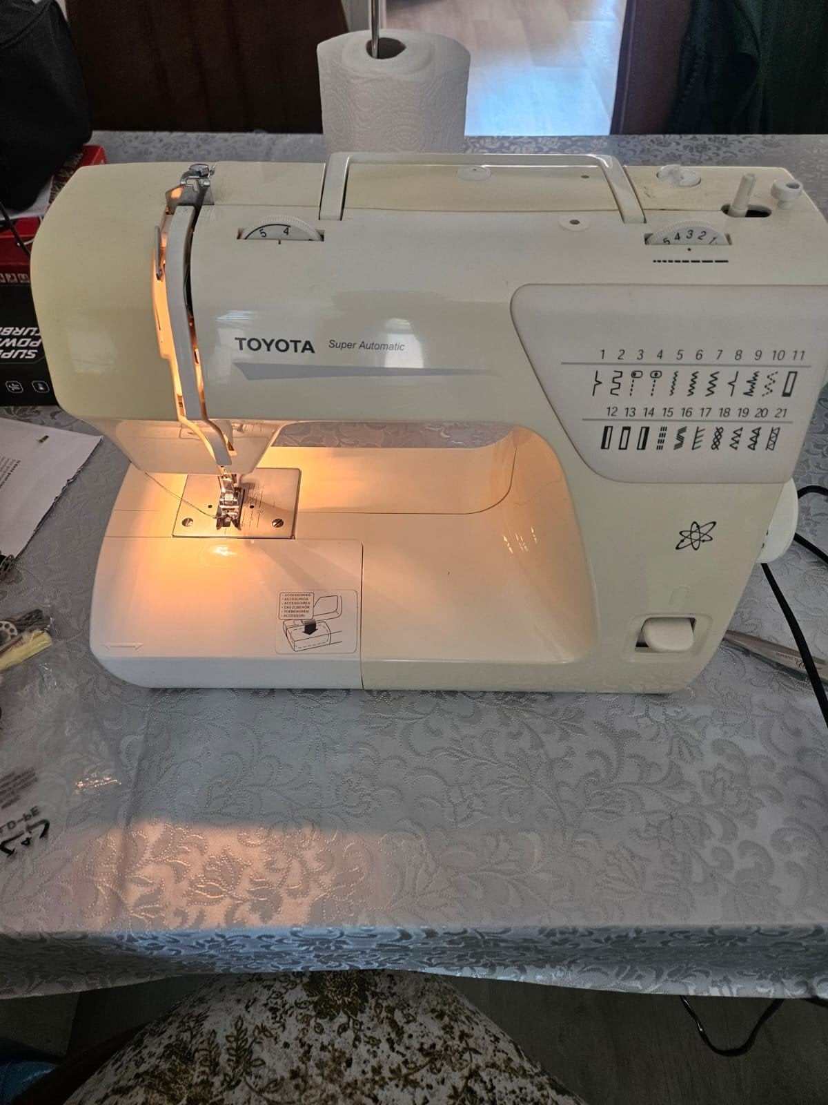 Toyota naaimachine in goedwerkende staat, Ophalen of Verzenden, Gebruikt, Naaimachine, Overige merken