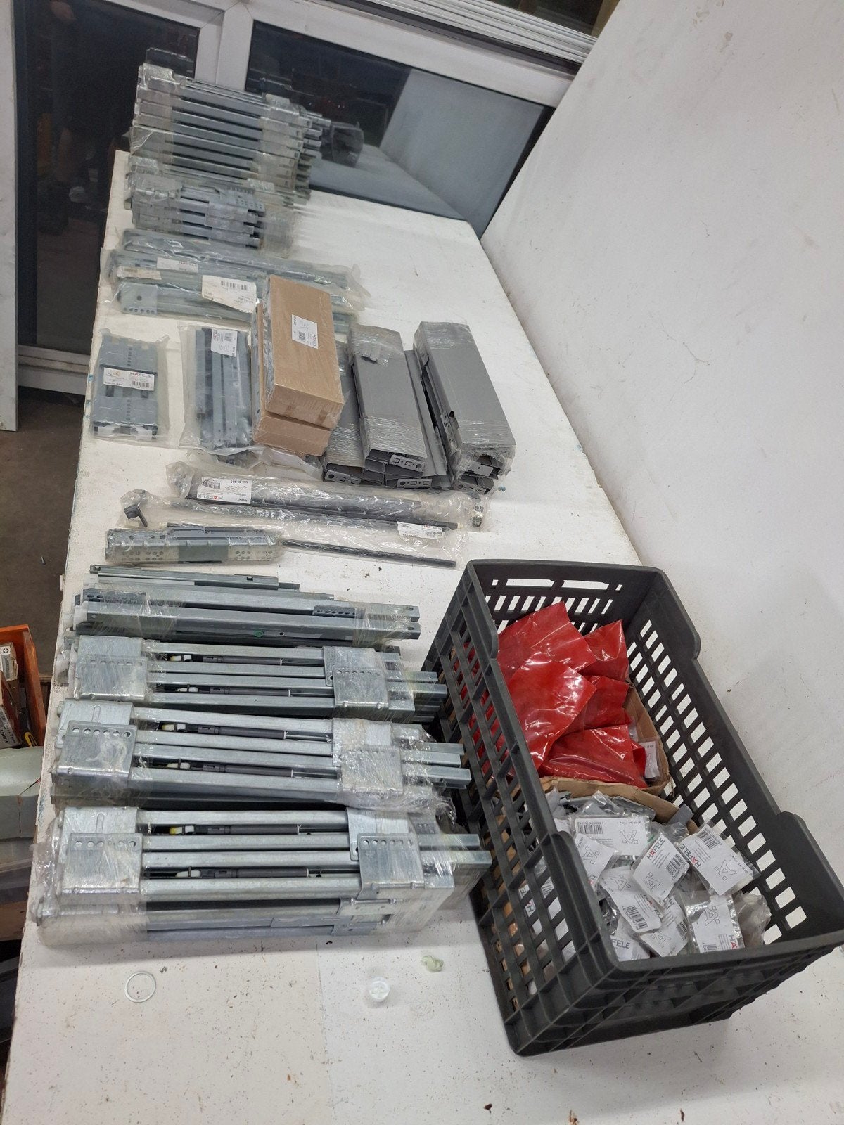 Partij laden geleiders merk  HÄFELE, Ophalen, Nieuw, Minder dan 50 mm