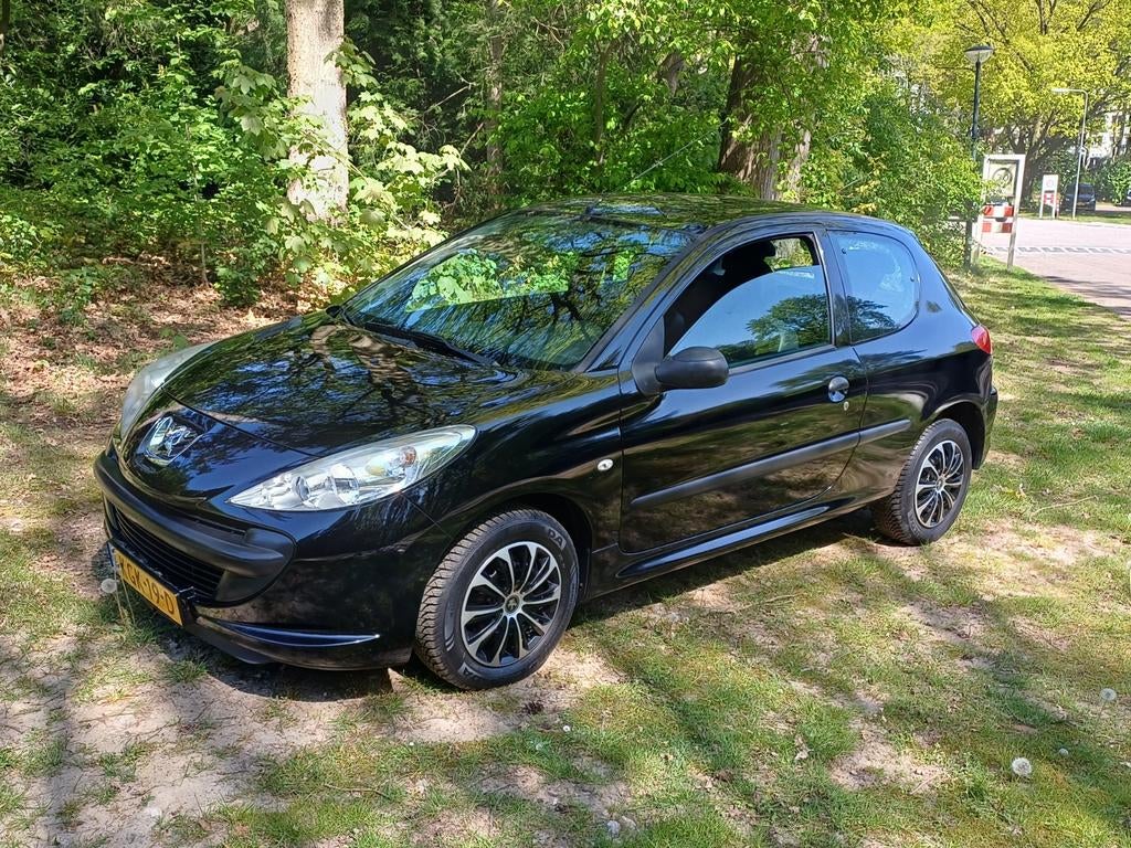 Peugeot 206+ 1.1 3D 2011 Zwart, Voorwielaandrijving, 4 cilinders, Particulier, 485 kg