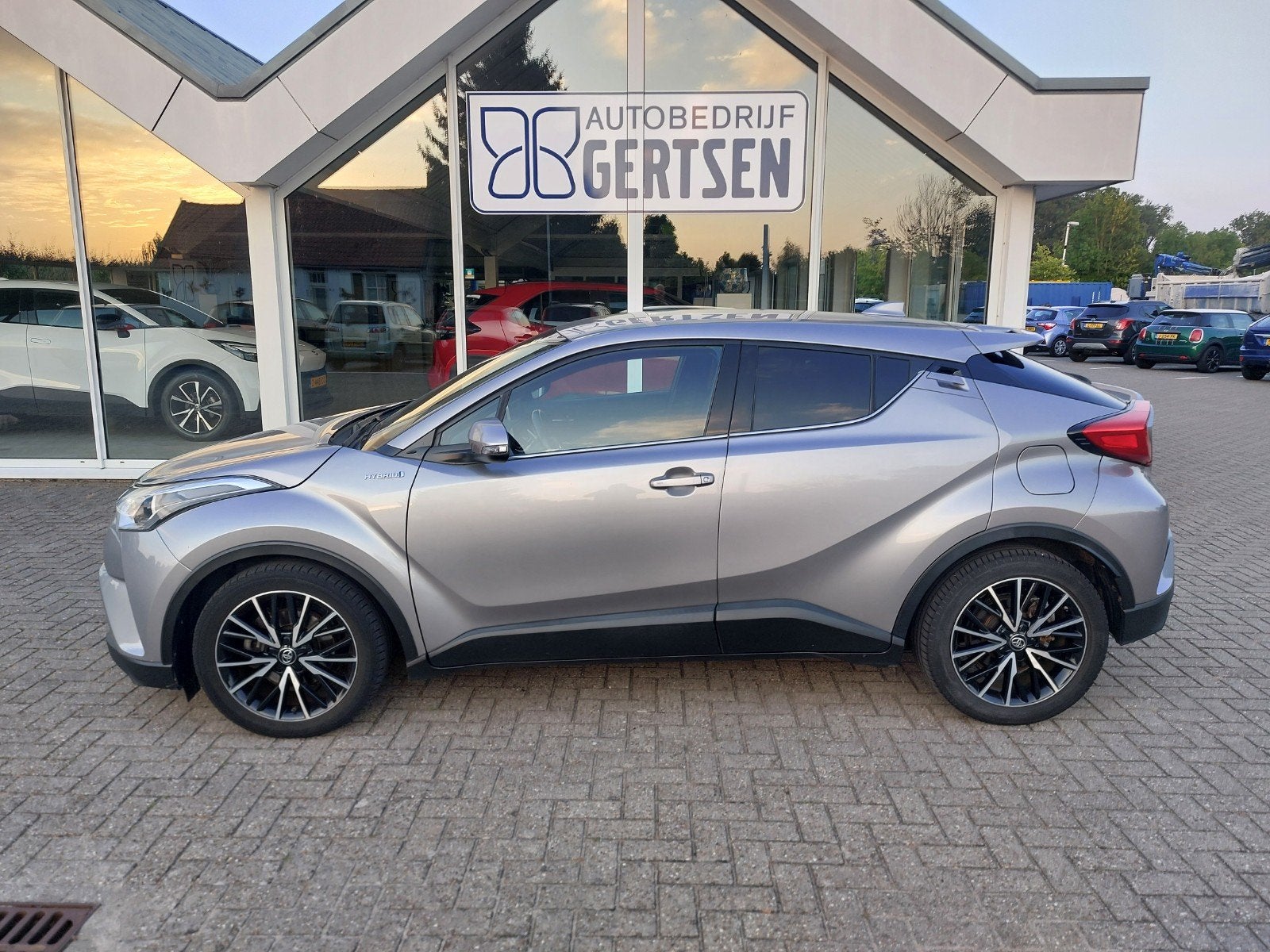 Toyota C-HR 1.8 Hybrid 122pk 2018 hoge instap trekhaak, Stof, 725 kg, 4 cilinders, 26 km/l