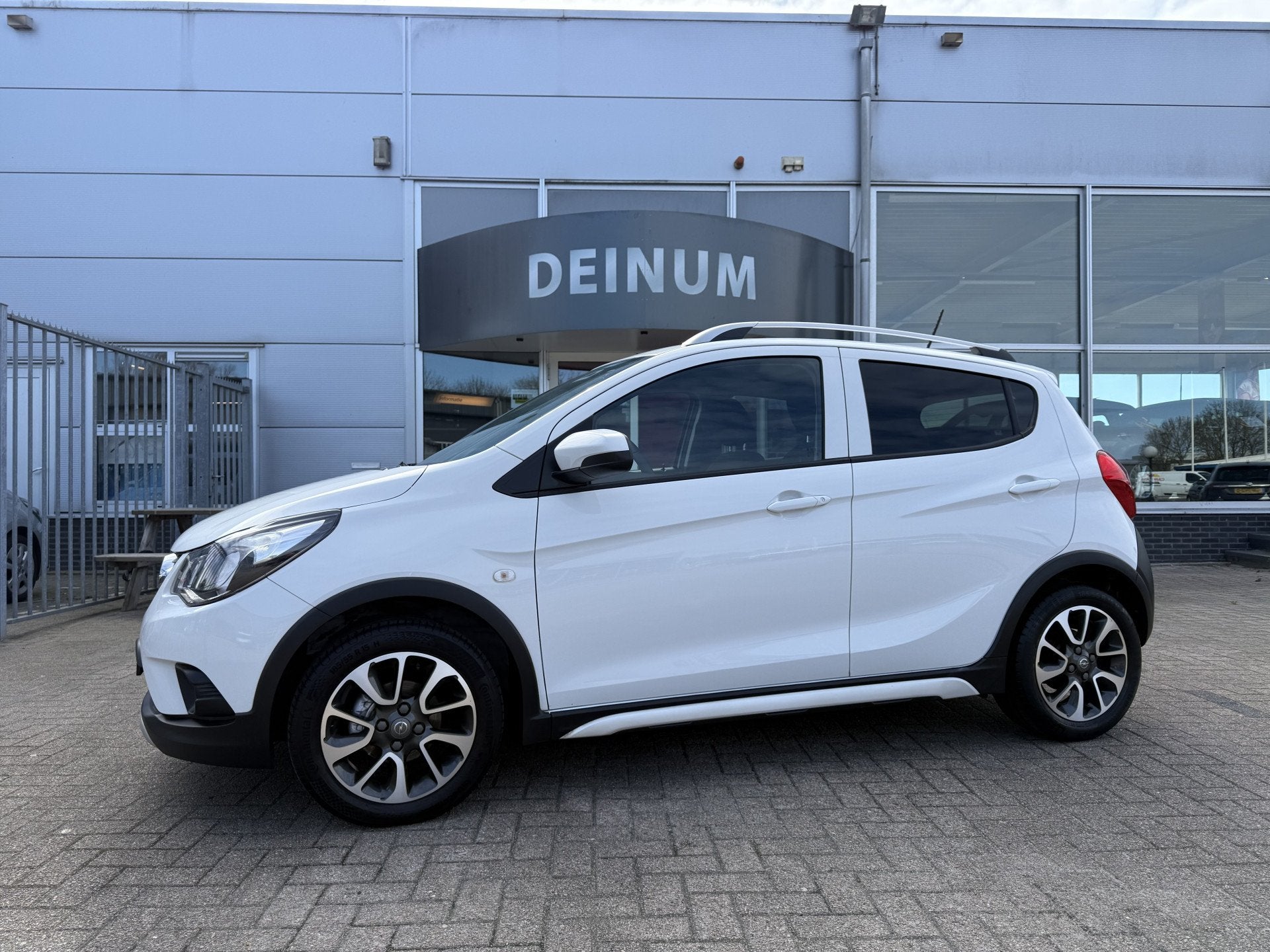 Opel KARL 1.0 Rocks Online Edition Navigatie, Parkeersens, A, Stof, Gebruikt, Met garantie (alle), Wit