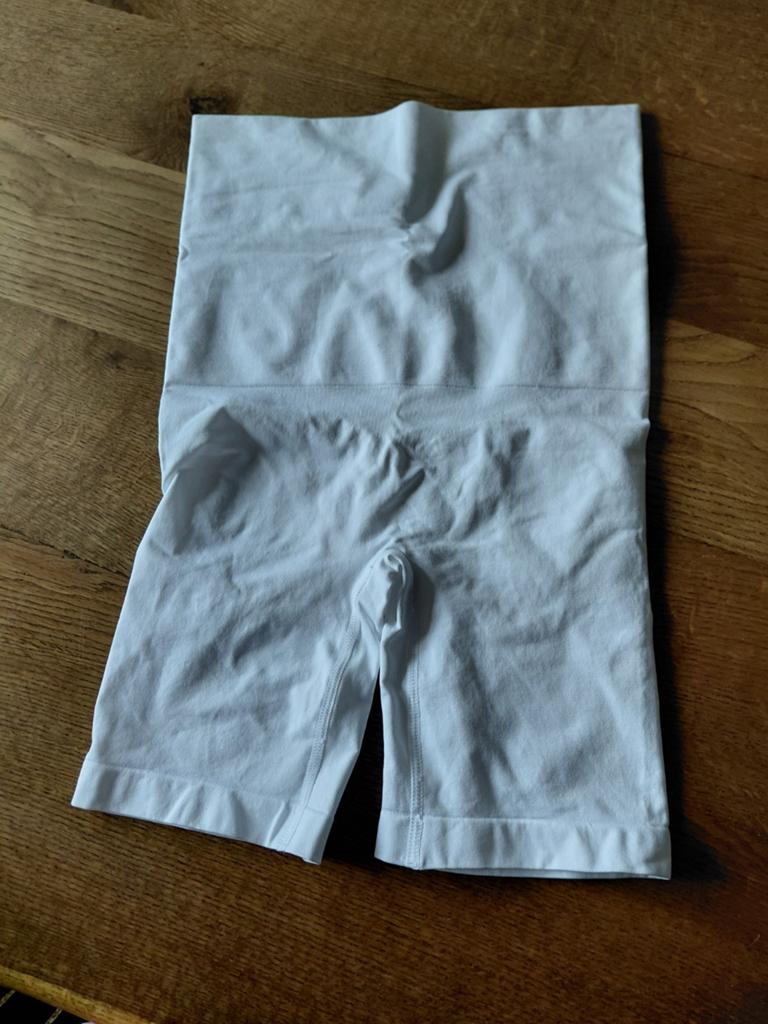 Witte creamy fabrics corrigerend broekje, Creamy fabrics, Ophalen of Verzenden, Wit, Broekje of Short