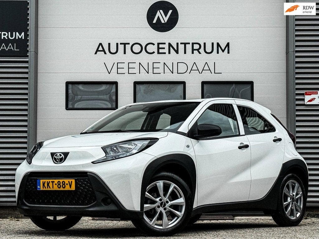 Toyota Aygo X 1.0 VVT-i 72 PK ACC/DAB/AIRCO/LM VELGEN/ISOFIX, Auto's, Stof, Gebruikt, 4 stoelen, Wit