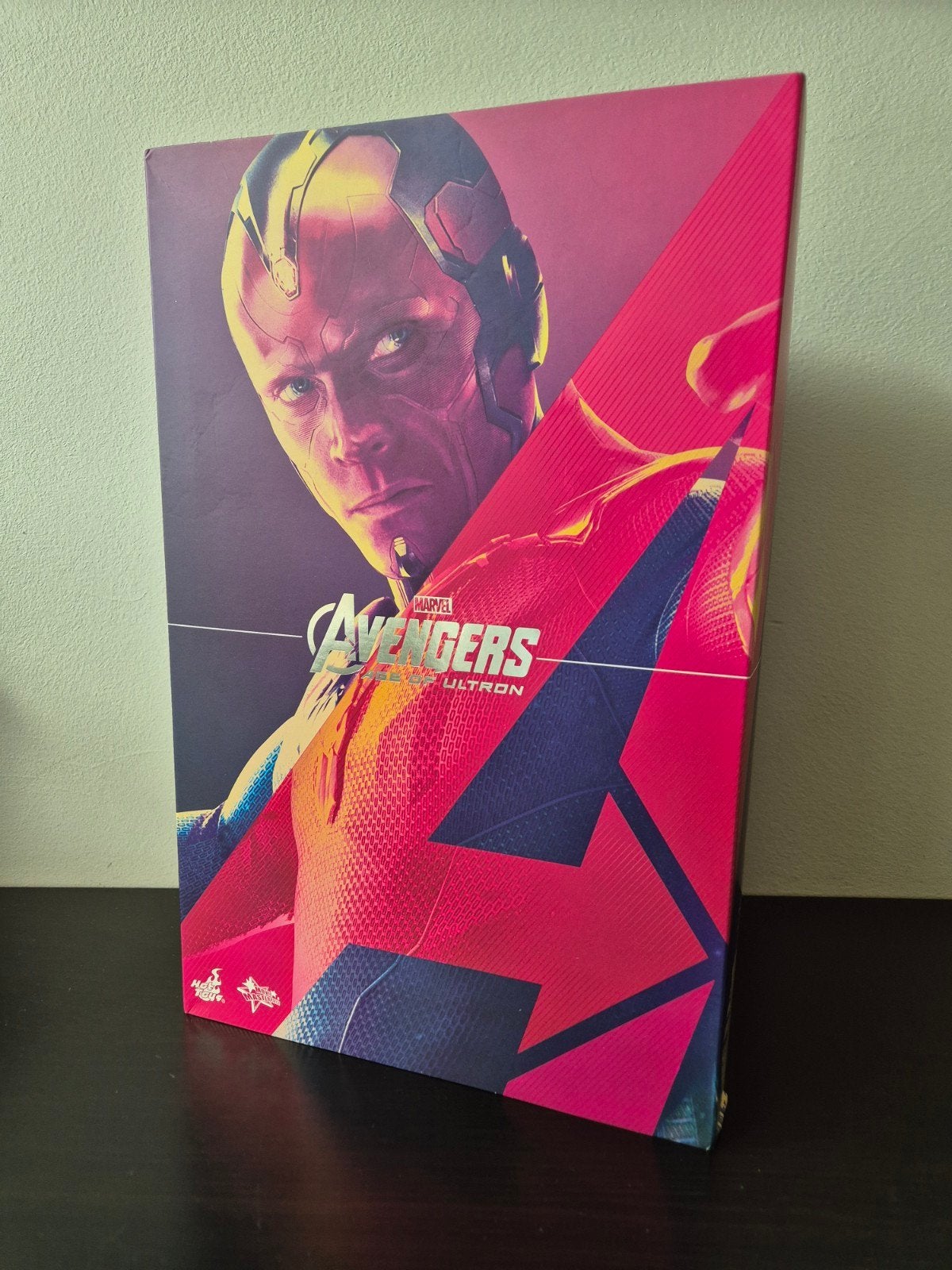 Vision 1/6 scale figure Hot Toys, Ophalen of Verzenden, Zo goed als nieuw, Film, Actiefiguur of Pop