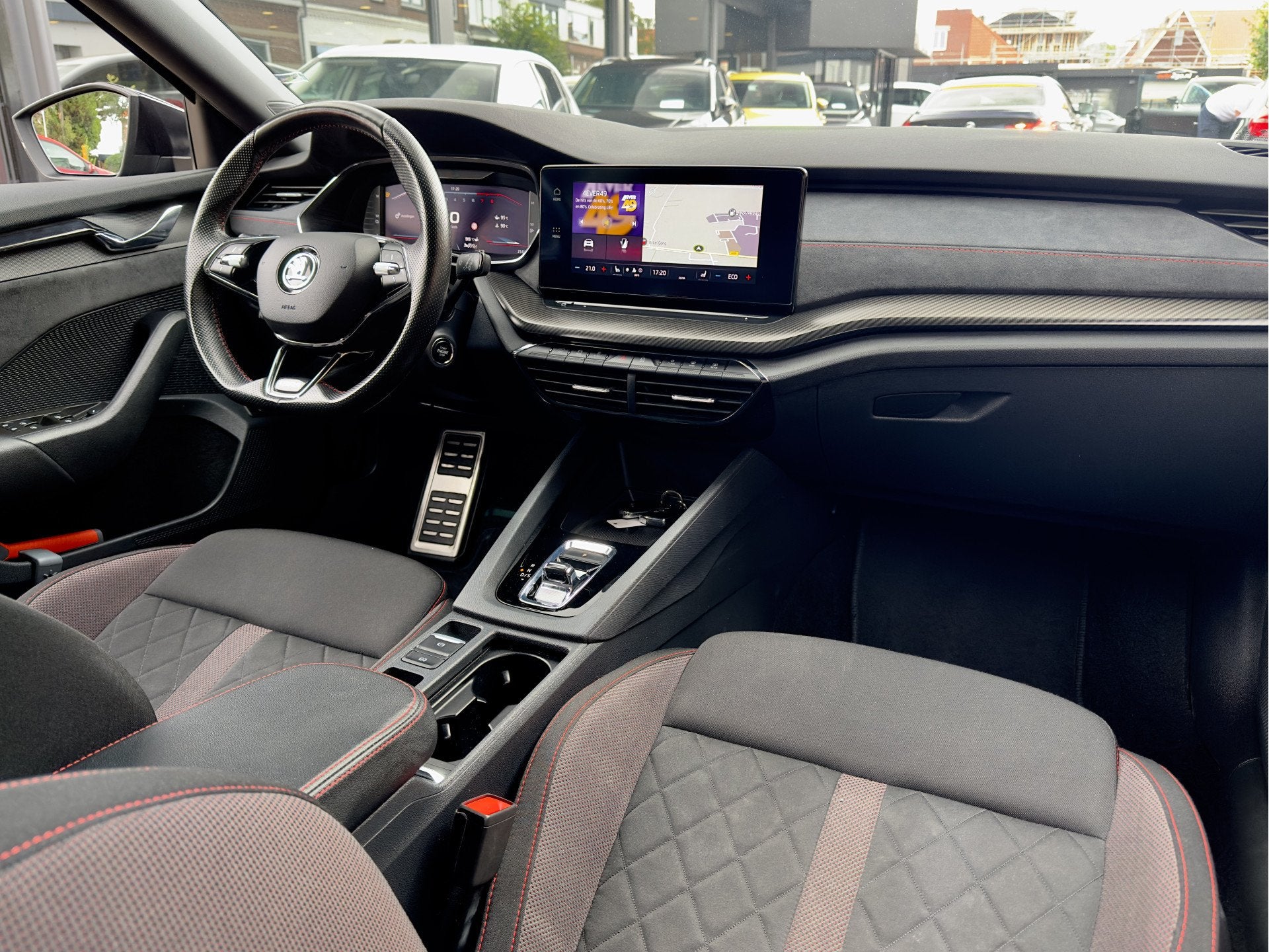 Skoda Octavia Combi 1.4 TSI AUT6 RS iV PHEV LEDER NAVI DIGI-, Gebruikt, 4 cilinders, Alcantara, Grijs