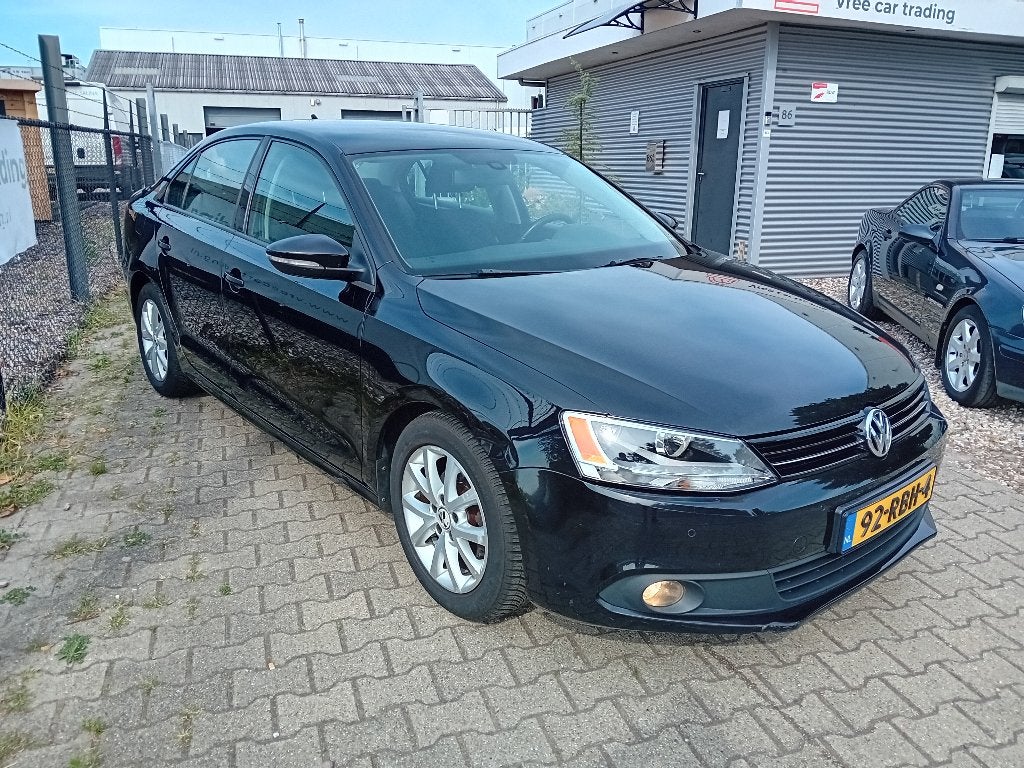 Volkswagen Jetta 1.2 77KW 2011 Zwart CLIMA!! APK 05-06-2027!, Stof, Zwart, 4 cilinders, Zwart