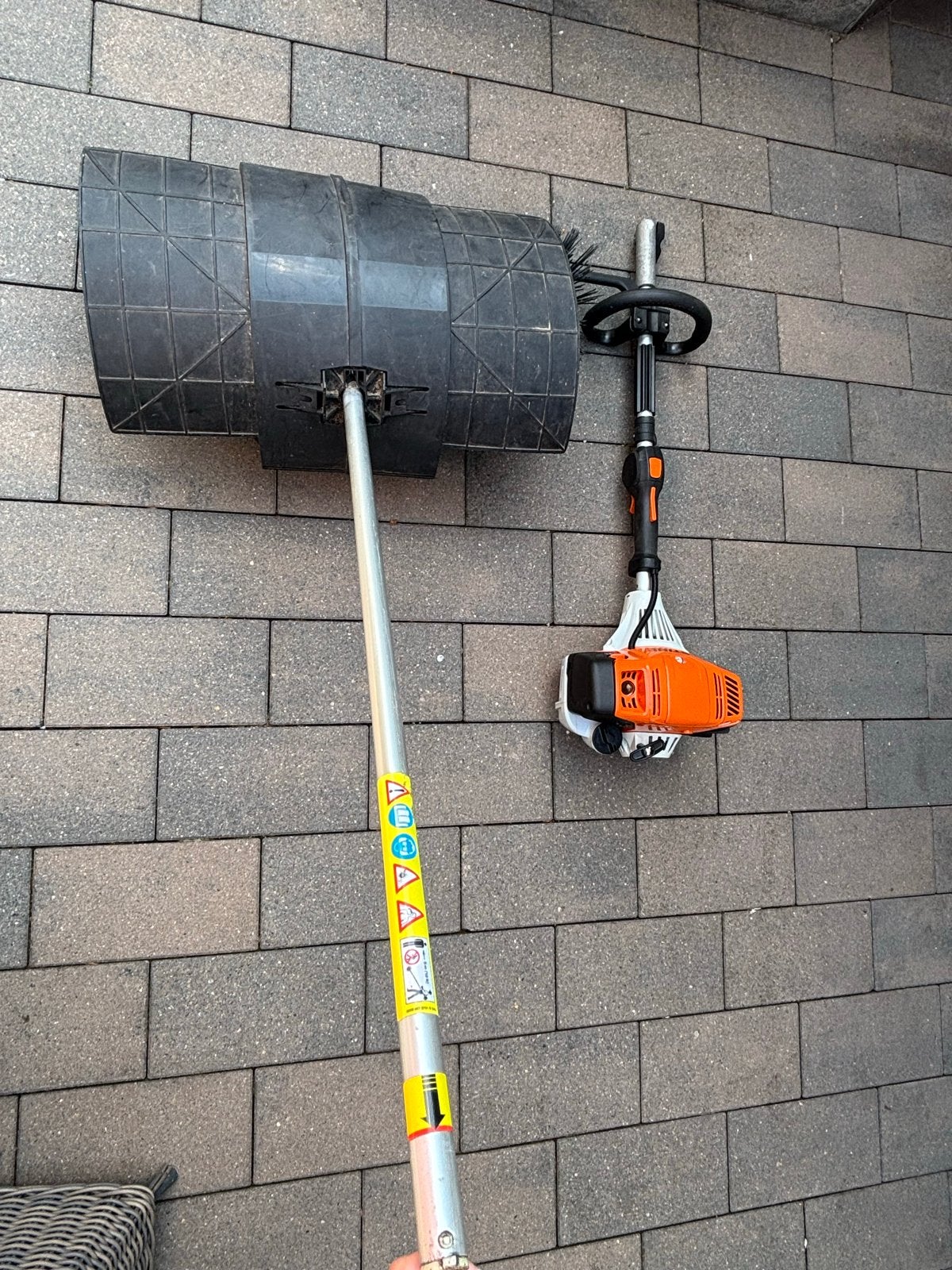Stihl KM 131 R combimotor met veegborstel, Tuin en Terras, Ophalen, Zo goed als nieuw, Benzine, Handgedragen