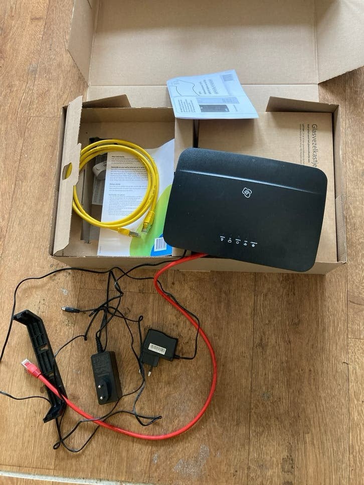 KPN Box Router met modem -  nieuw, Ophalen, Zo goed als nieuw, Router met modem