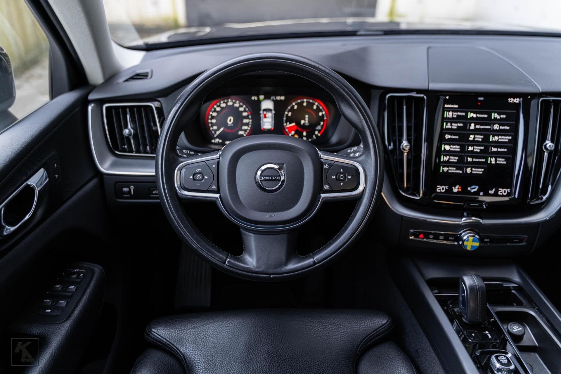 Volvo XC60 2.0 B4 | 2021 | Momentum Pro |ACC-BLIS-LED OrgNL, Auto's, Dealer onderhouden, Gebruikt, 4 cilinders, 138 €/maand