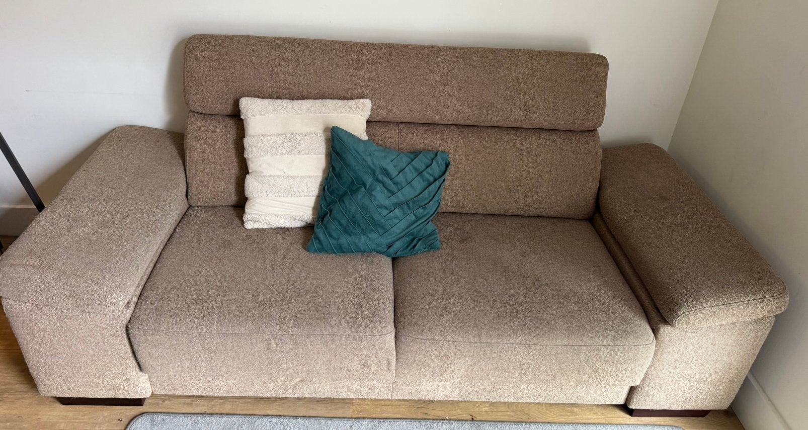 2 seater pull out couch - light brown, Ophalen, 150 tot 200 cm, Tweepersoons, Zo goed als nieuw
