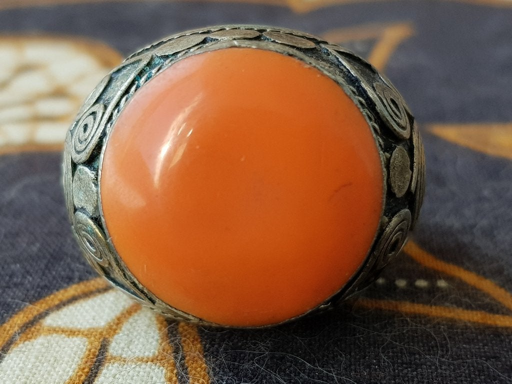 Mooie oude zilverbrons ring uit Nepal met een steen., Antiek en Kunst, Kunst | Niet-Westerse kunst, Overige herkomsten, Ophalen of Verzenden