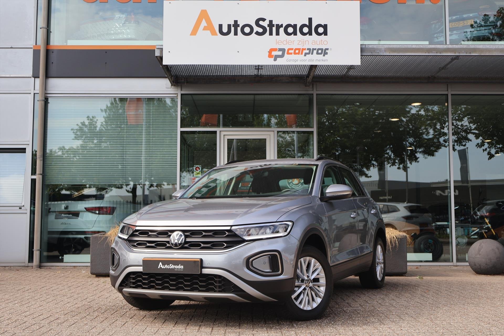 Volkswagen T-Roc 1.0 TSI Life 110pk I Trekhaak | ACC | Navi, Auto's, Volkswagen, Keurmerk '100% Onderhouden', Stof, Gebruikt, Met garantie (alle)
