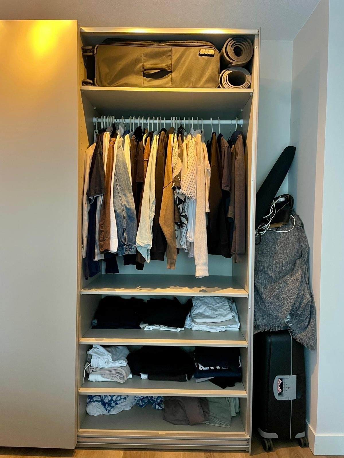 IKEA Pax kledingkast 200x236cm beige, z.g.a.n., Ophalen, 200 cm of meer, Zo goed als nieuw, Met deur(en)
