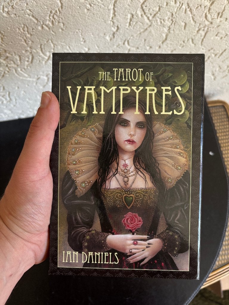 The Tarot of Vampyres - Ian Daniels - Als Nieuw, Boeken, Achtergrond en Informatie, Tarot of Kaarten leggen, Ophalen of Verzenden