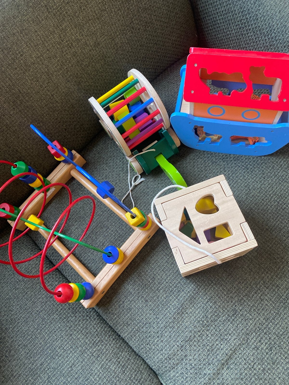 Houten speelgoed set: Vormenstoof, kralenframe, trekdier, Kinderen en Baby's, Speelgoed | Houten speelgoed, Ophalen of Verzenden