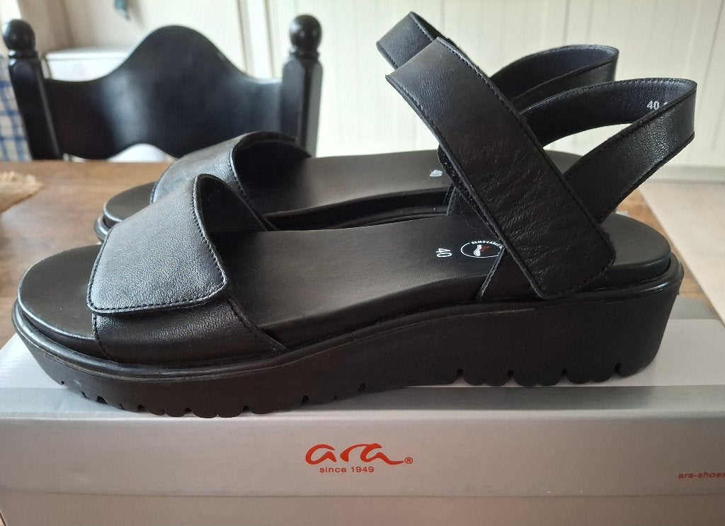 Z.g.a.n. leren Ara sandalen maat 40., Zwart, Zo goed als nieuw, Sandalen of Muiltjes, Ophalen of Verzenden