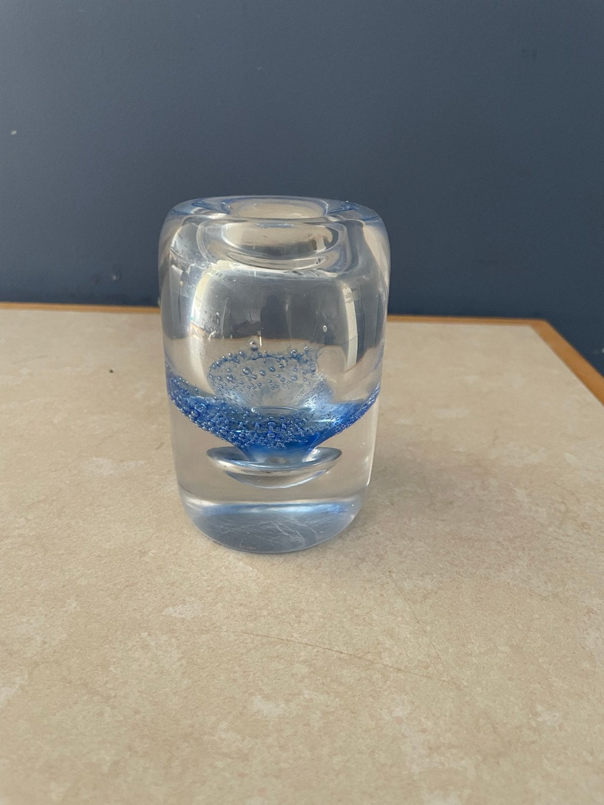 Vaasje Serica Leerdam met blauwe bubbels, Antiek en Kunst, Ophalen of Verzenden
