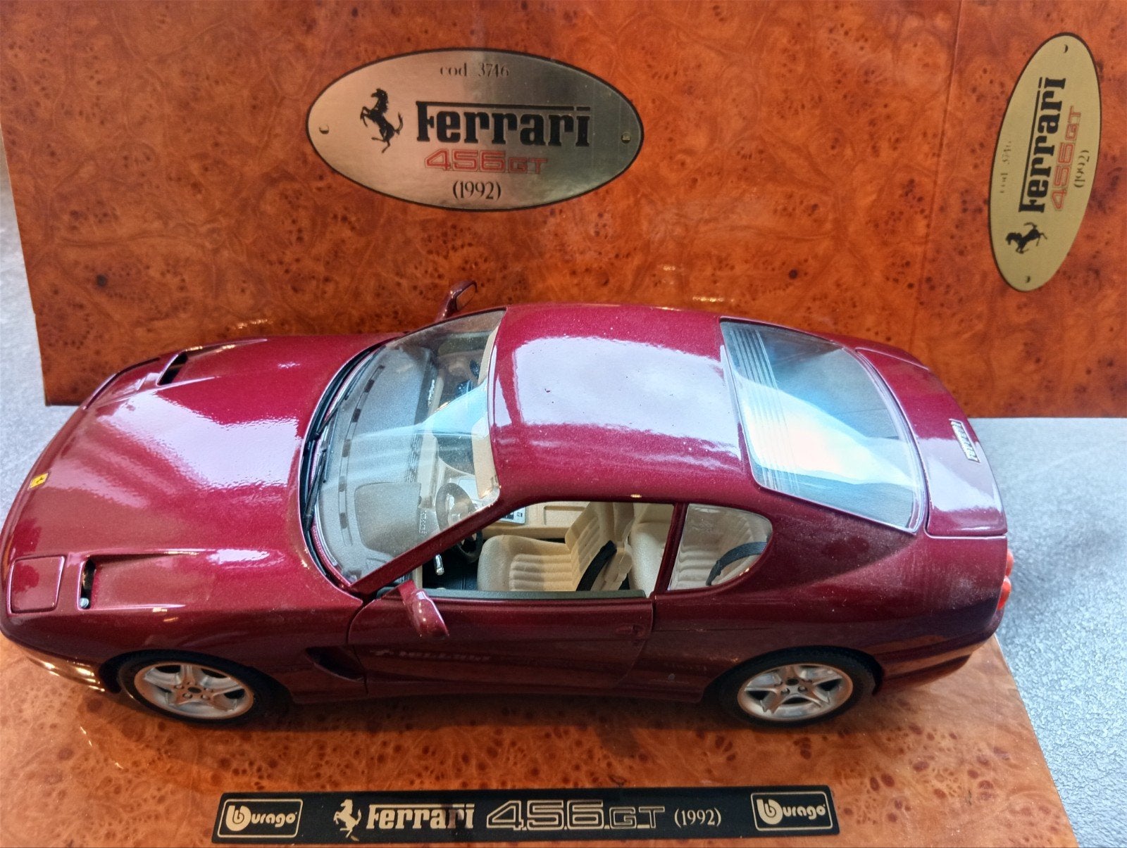 Bburago Ferrari 456 GT 1992 Schaal 1/18 Zo goed als nieuw, Hobby en Vrije tijd, Modelauto's | 1:18, Ophalen of Verzenden, Zo goed als nieuw