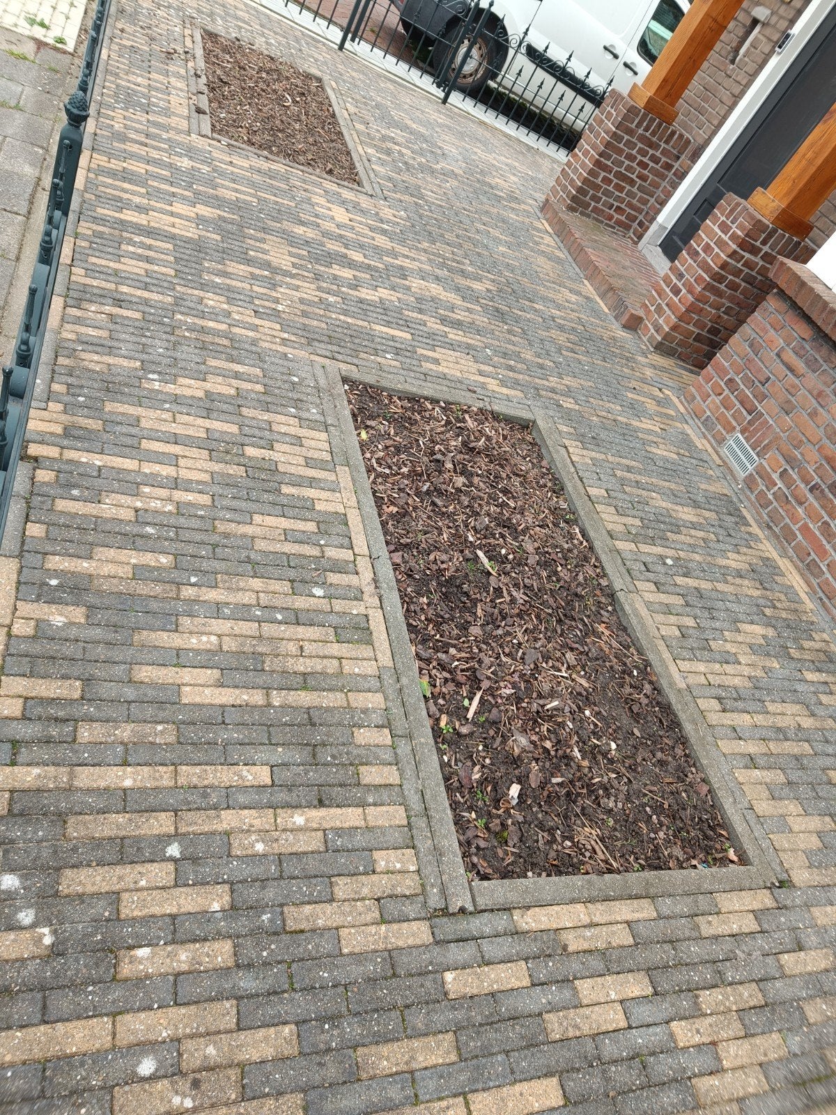 Gratis beton klinkers zwart geel, Tuin en Terras, Ophalen, Gebruikt, Beton, Klinkers