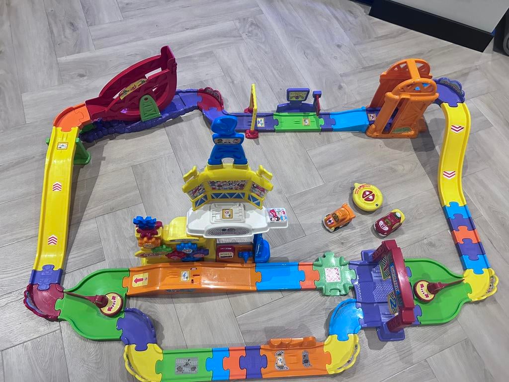 Toet Toet Race circuit met bestuurbare race auto, Ophalen, Zo goed als nieuw, 2 tot 4 jaar