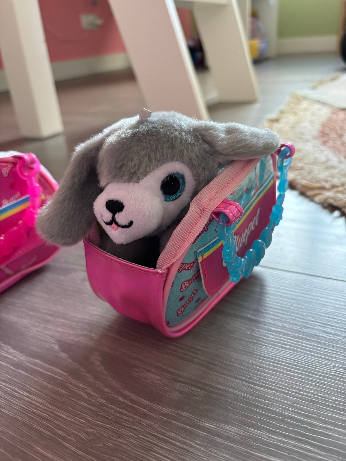 Bluppet knuffel in tasje - Grijs hondje en roze hondje, Overige merken, Grijs, Zo goed als nieuw, Met kleding of accessoire