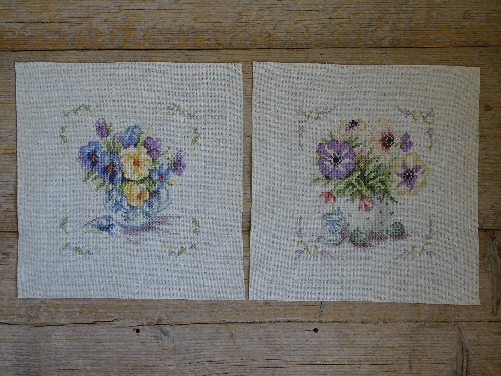 2x Borduurwerk VAASJE MET BLOEMEN, gaaf, Ophalen of Verzenden, Zo goed als nieuw, Handborduren, Overige typen