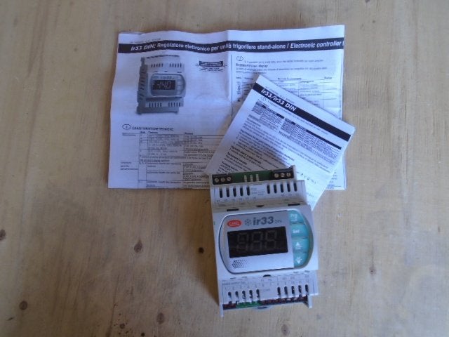 #04376 Carel DN33S0EA00 regelaar met 2 contacten, Ophalen of Verzenden, Nieuw