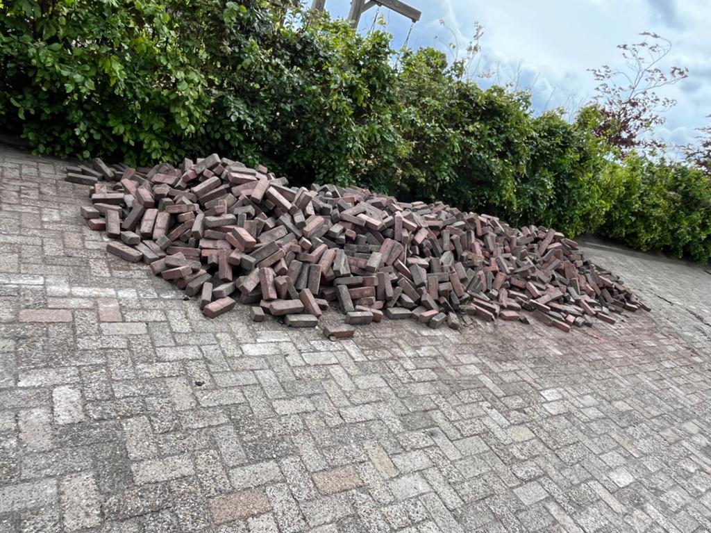 Betonnen waaltjes 25m2, Ophalen of Verzenden, Gebruikt, Beton, Klinkers