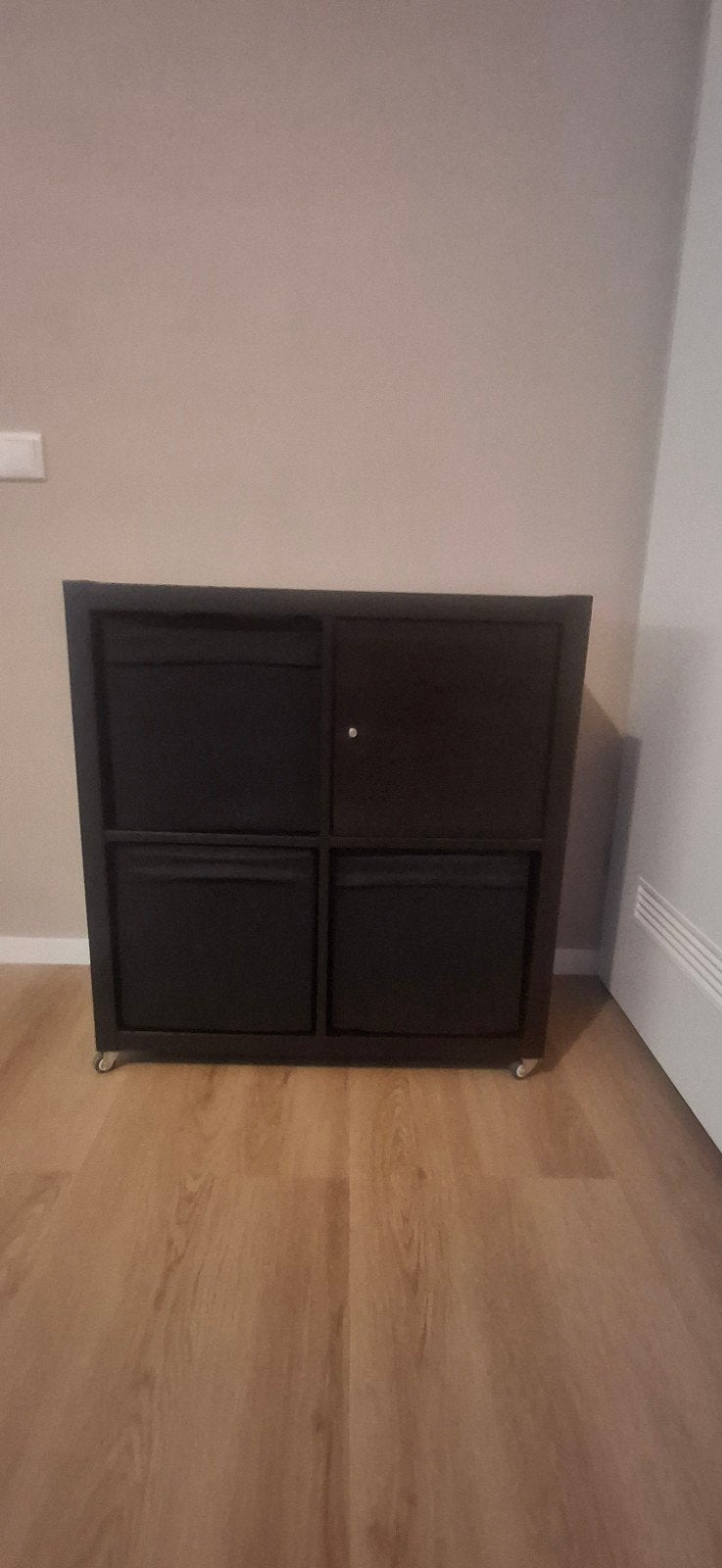 Ikea Kallax kast met 4 vakken op wieltjes, Ophalen, Zo goed als nieuw