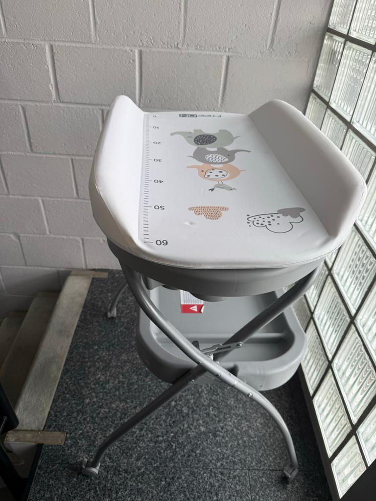 Baby changing table and bathtub, Ophalen, 50 tot 70 cm, 105 cm of meer, 100 cm of meer